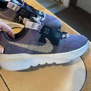 Brand new/never worn girls Nike sneakers